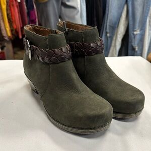 Dansco women’s comfort ankle boots women’s size 40